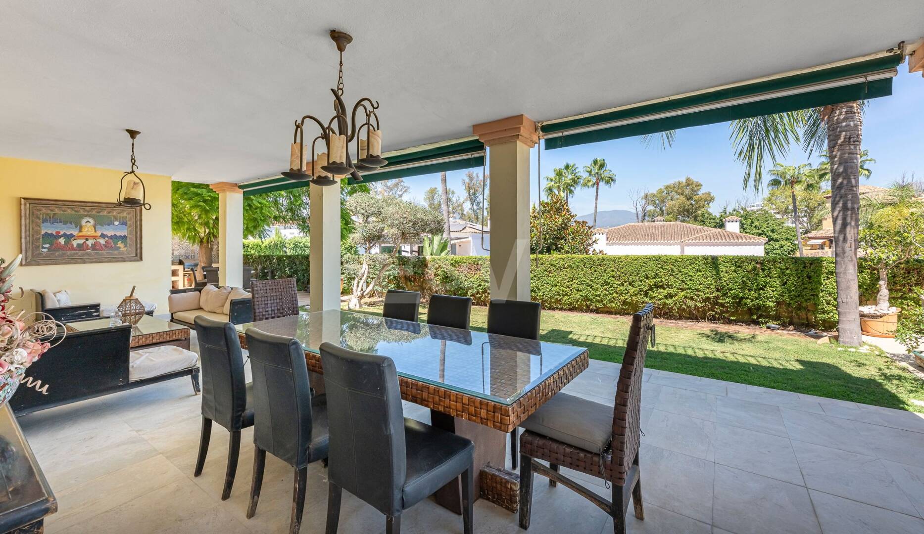 Familienvilla mit Garten und Pool im prestigeträchtigen Guadalmina Golf, nahe Annehmlichkeiten