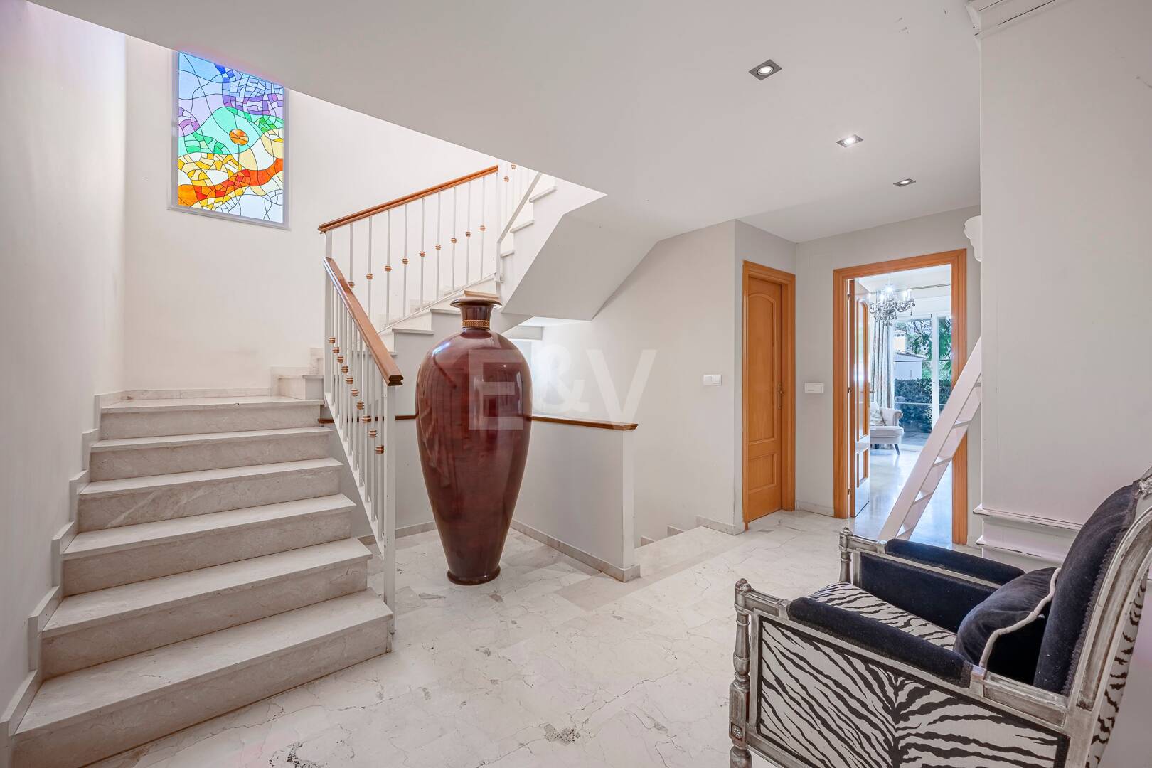 Villa familiale avec jardin et piscine dans le prestigieux Guadalmina Golf, proche des commodités