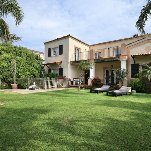 Family Villa with Garden and Pool in Prestigious Guadalmina Golf close to Amenities
