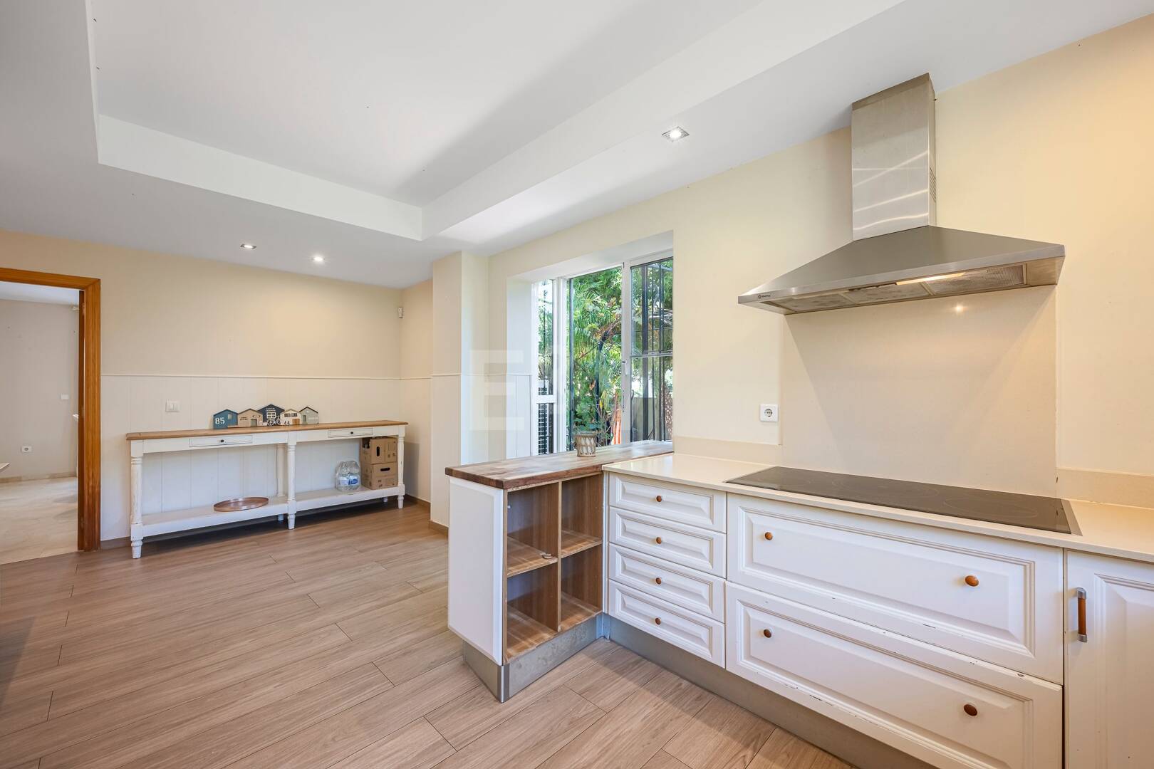 Familienvilla mit Garten und Pool im prestigeträchtigen Guadalmina Golf, nahe Annehmlichkeiten