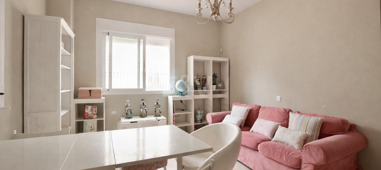 Family Villa with Garden and Pool in Prestigious Guadalmina Golf close to Amenities