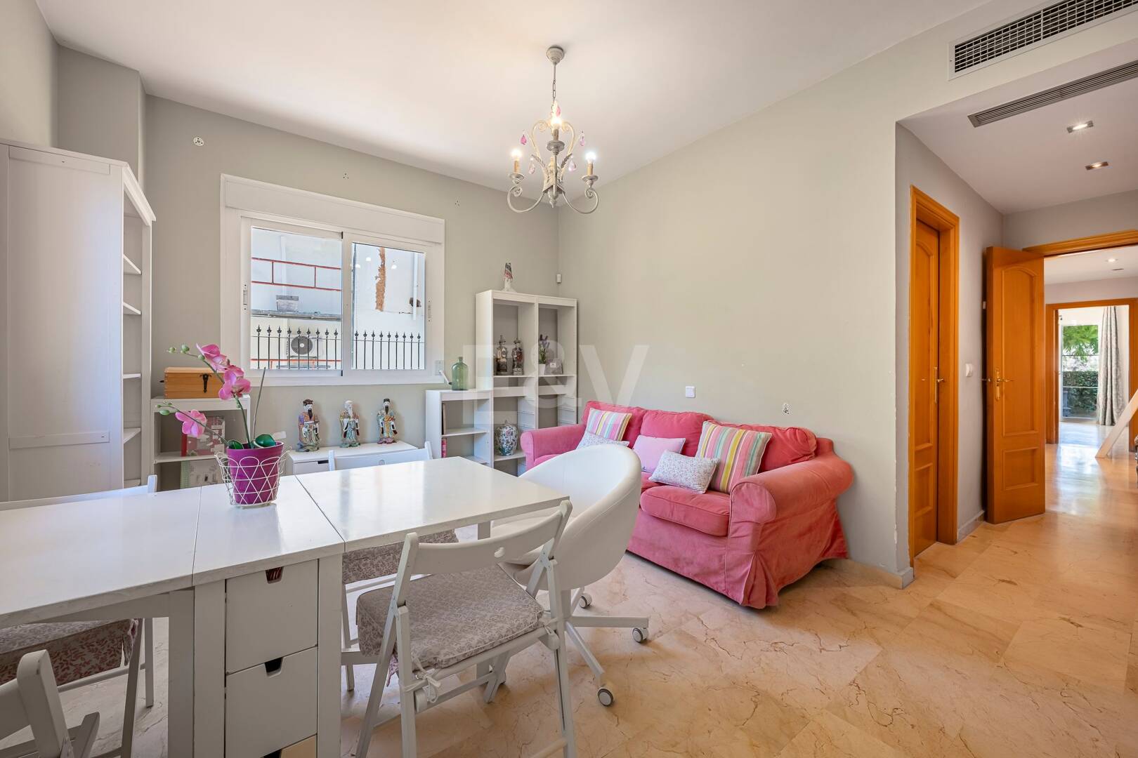 Familienvilla mit Garten und Pool im prestigeträchtigen Guadalmina Golf, nahe Annehmlichkeiten