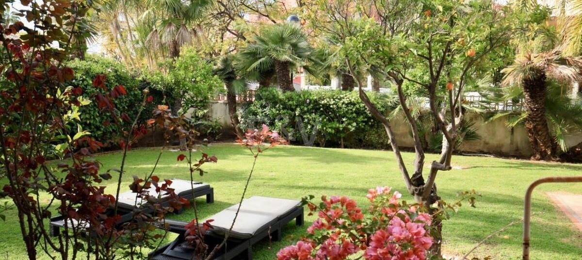 Family Villa with Garden and Pool in Prestigious Guadalmina Golf close to Amenities