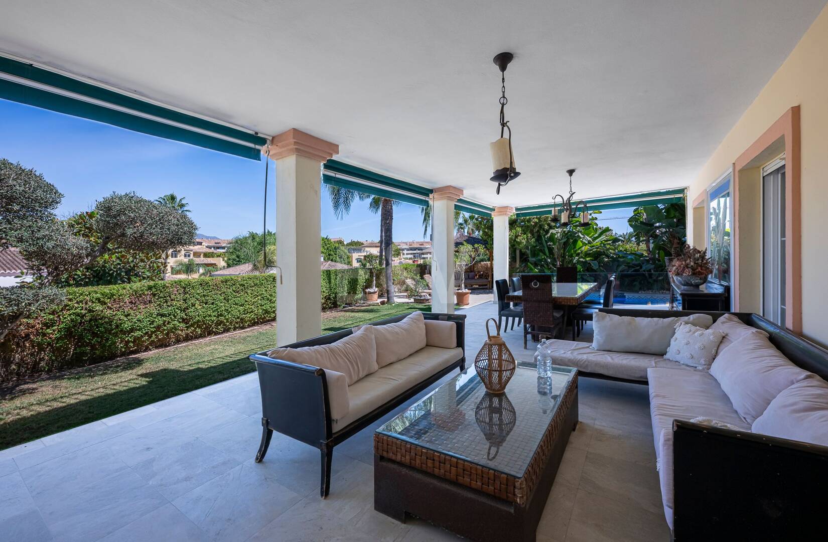 Familienvilla mit Garten und Pool im prestigeträchtigen Guadalmina Golf, nahe Annehmlichkeiten