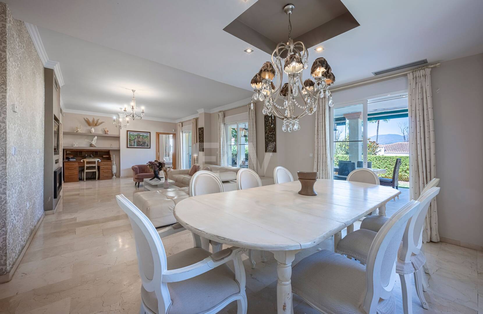 Familienvilla mit Garten und Pool im prestigeträchtigen Guadalmina Golf, nahe Annehmlichkeiten