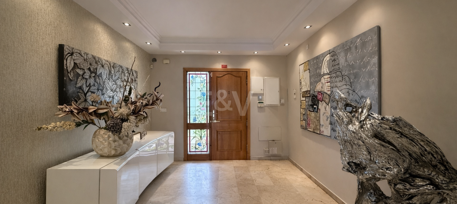 Family Villa with Garden and Pool in Prestigious Guadalmina Golf close to Amenities