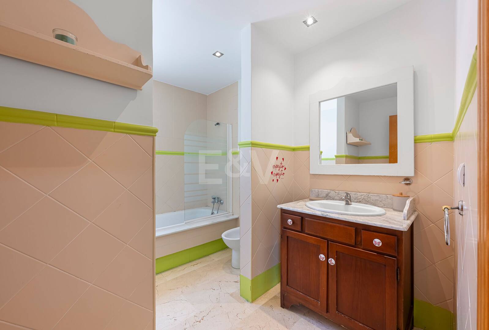 Familienvilla mit Garten und Pool im prestigeträchtigen Guadalmina Golf, nahe Annehmlichkeiten