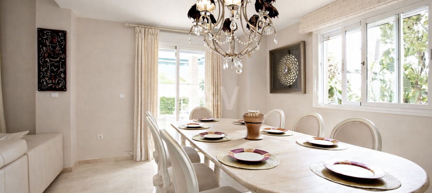 Family Villa with Garden and Pool in Prestigious Guadalmina Golf close to Amenities