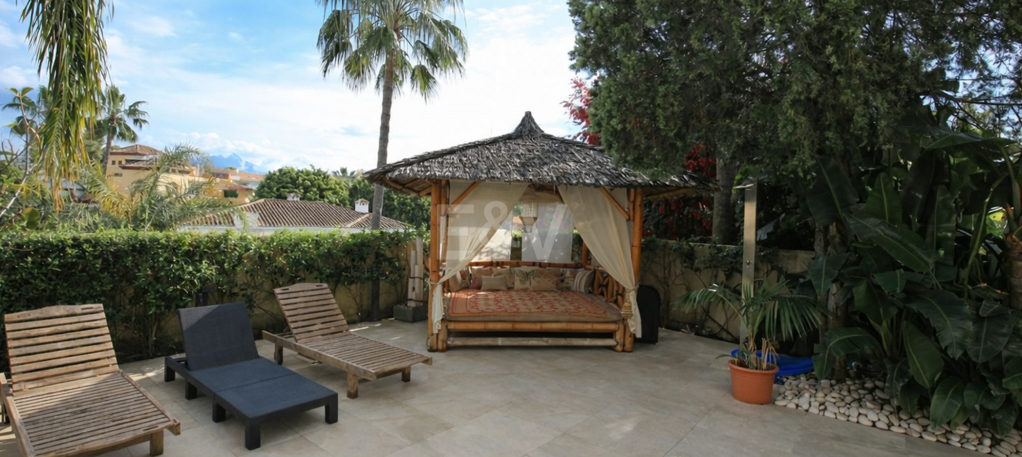 Family Villa with Garden and Pool in Prestigious Guadalmina Golf close to Amenities