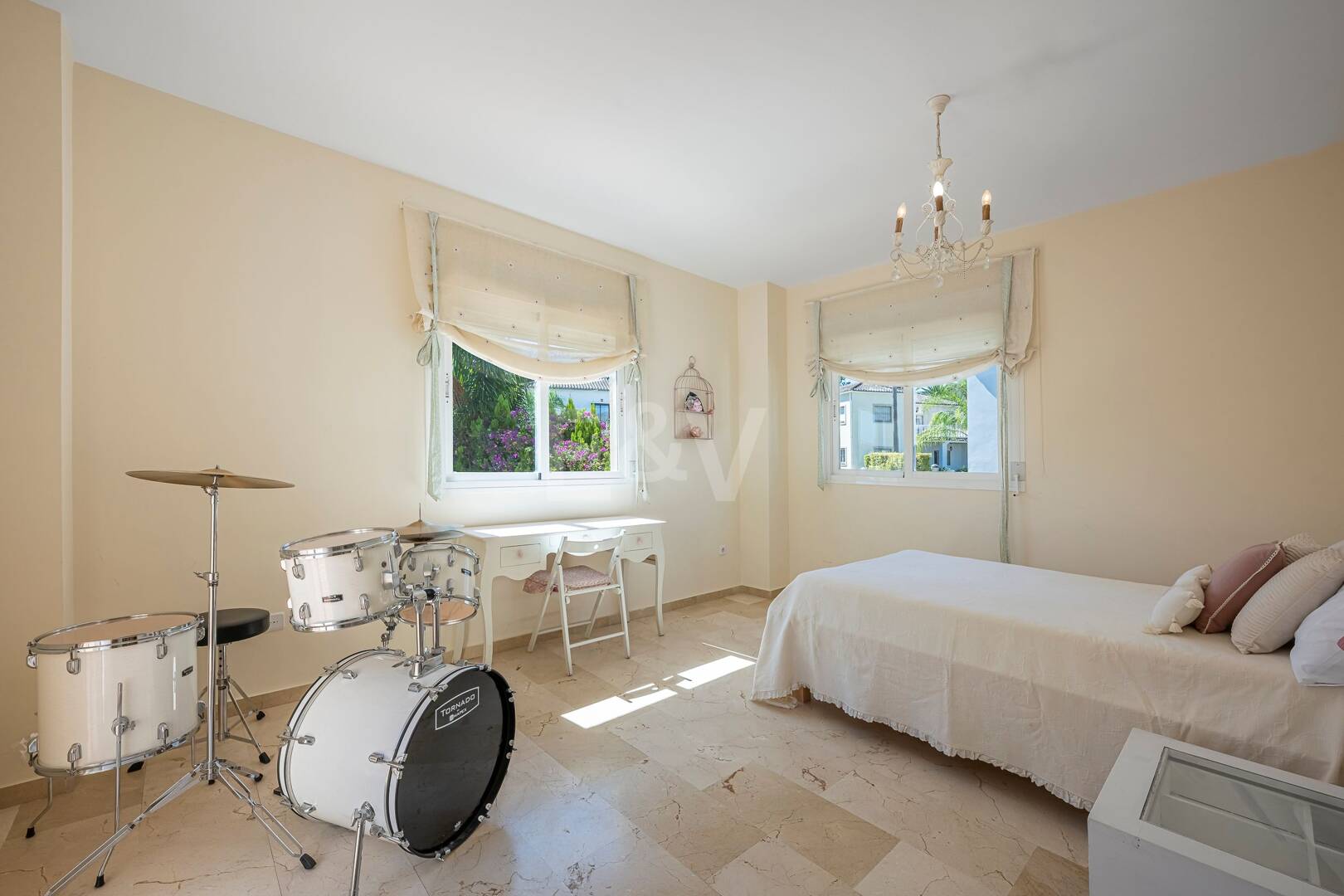 Familienvilla mit Garten und Pool im prestigeträchtigen Guadalmina Golf, nahe Annehmlichkeiten