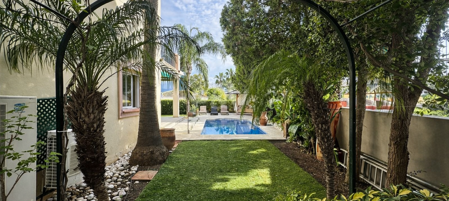 Family Villa with Garden and Pool in Prestigious Guadalmina Golf close to Amenities