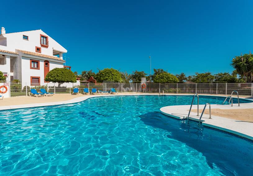 Moderne Wohnung Schritte vom Strand in geschlossener Wohnanlage