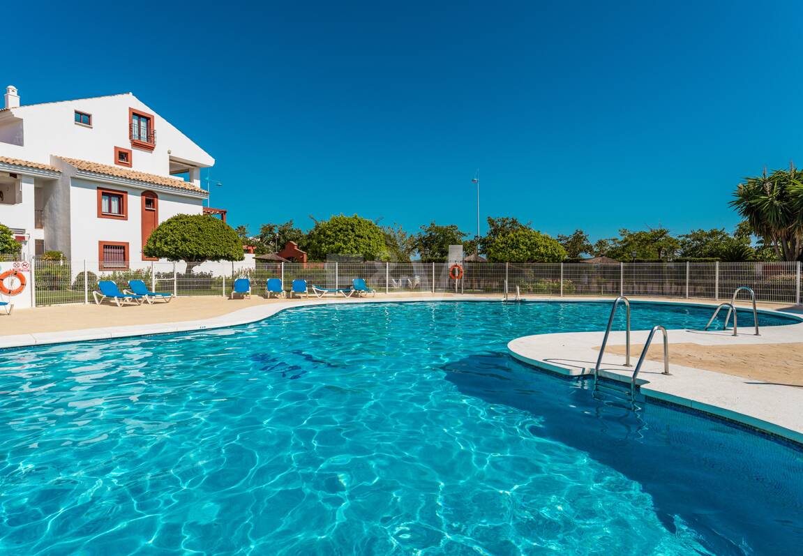 Moderne Wohnung Schritte vom Strand in geschlossener Wohnanlage