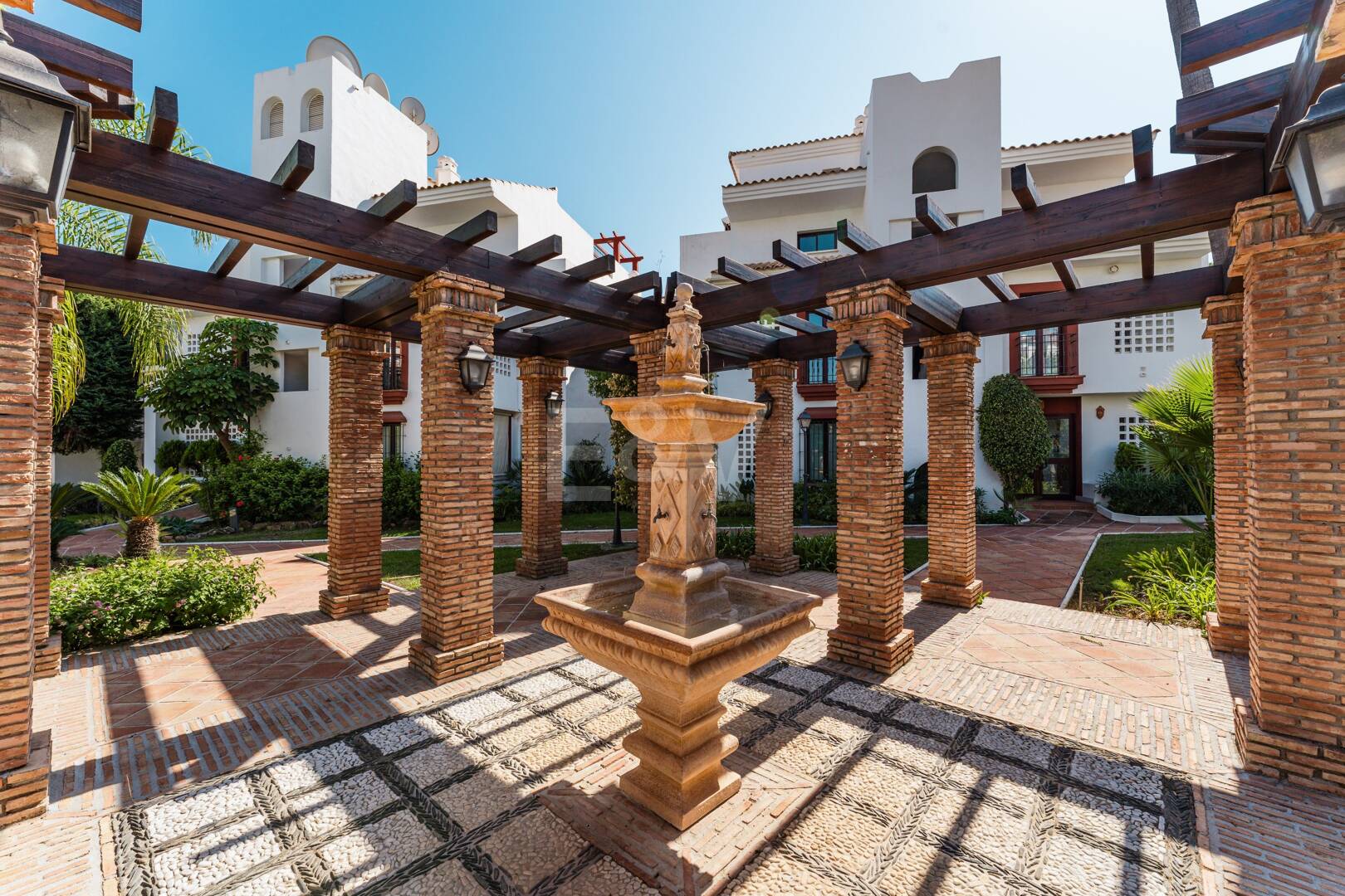 Nowoczesny Apartament Schody od plaży w Gated Community