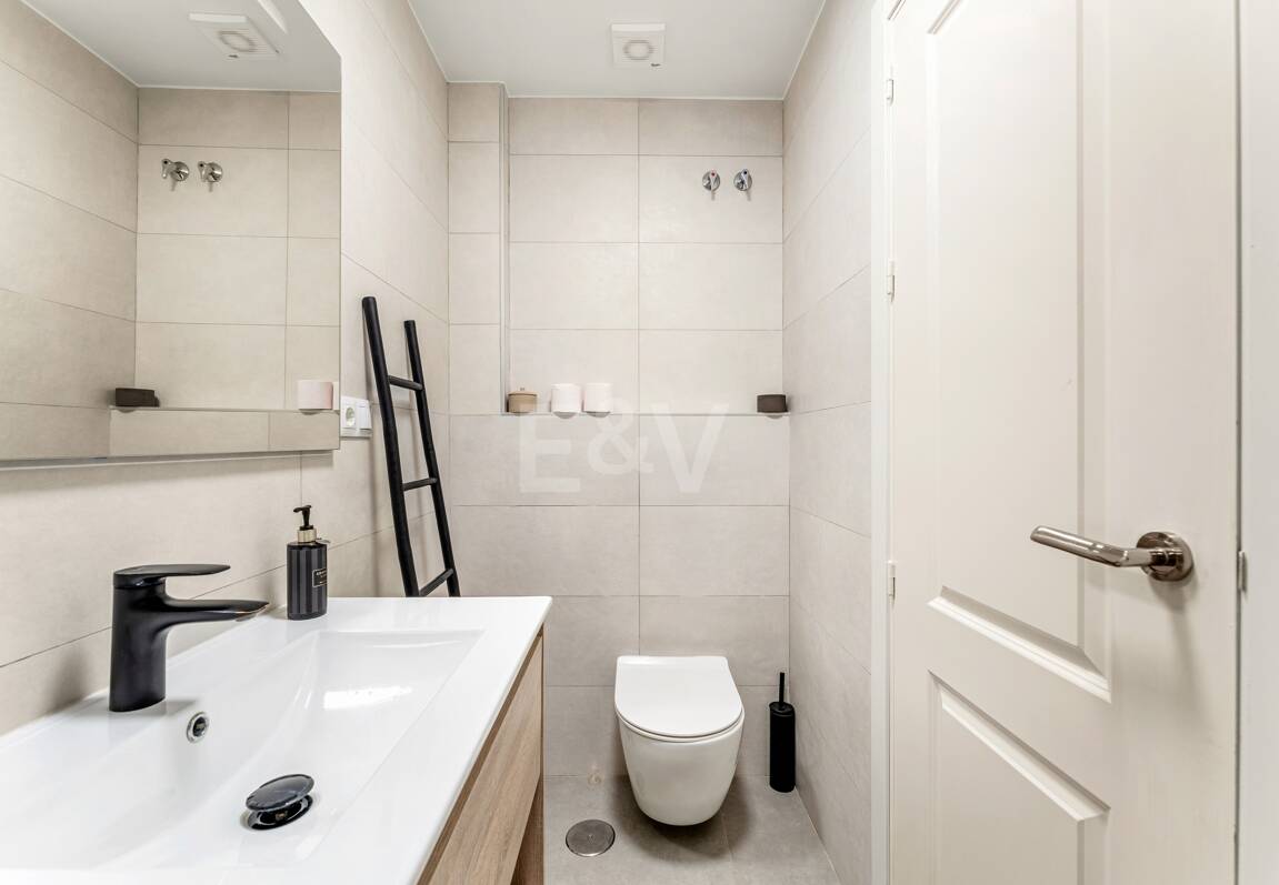 Moderne Wohnung Schritte vom Strand in geschlossener Wohnanlage