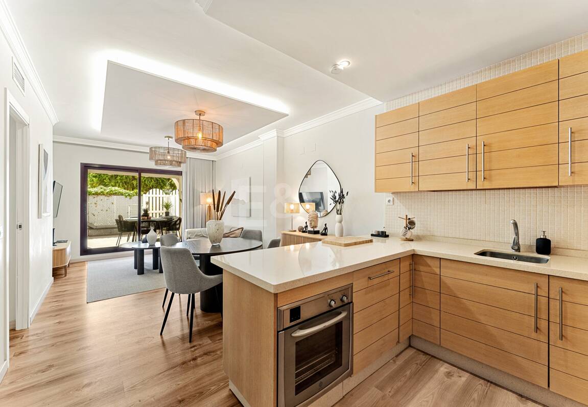 Moderne Wohnung Schritte vom Strand in geschlossener Wohnanlage