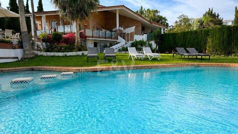 Residencia de lujo estilo boutique en El Paraíso Alto, Benahavís, Marbella. Excepcional vida al aire libre