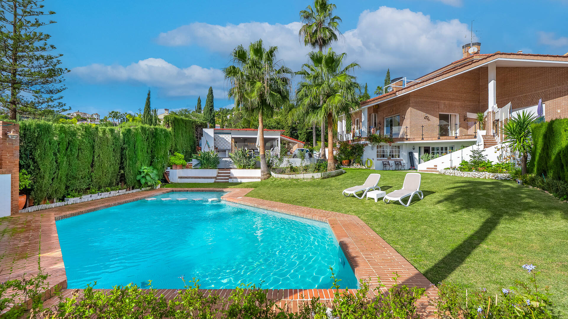 Boutique-Style Luxury Residence in El Paraíso Alto, Benahavís, Marbella for Long-term Rent – 8 Bedrooms, Exceptional Outdoor Living