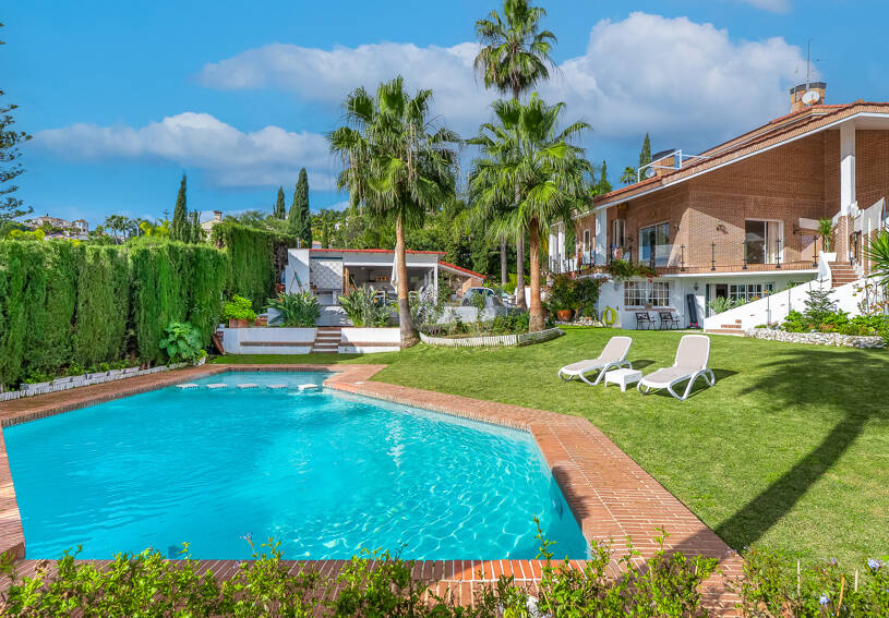 Boutique-Style Luxury Residence in El Paraíso Alto, Benahavís, Marbella for Long-term Rent – 8 Bedrooms, Exceptional Outdoor Living