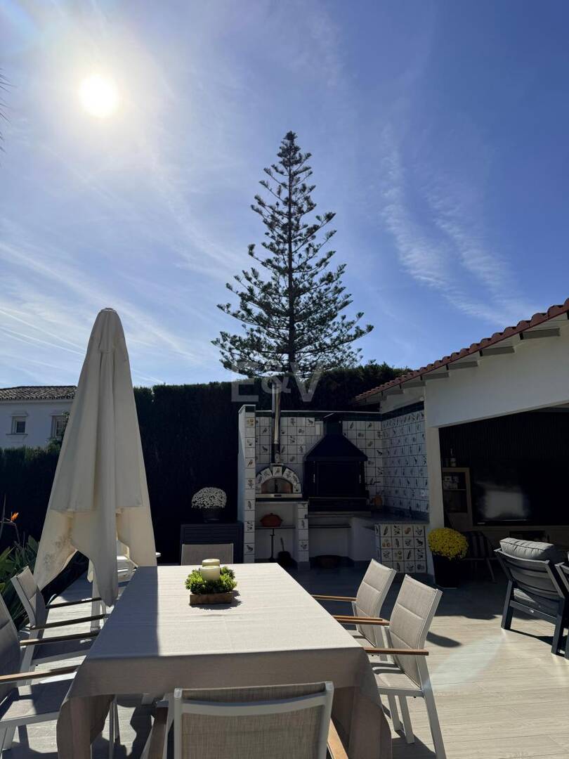 Boutique-Style Luxury Residence in El Paraíso Alto, Benahavís, Marbella for Long-term Rent – 8 Bedrooms, Exceptional Outdoor Living