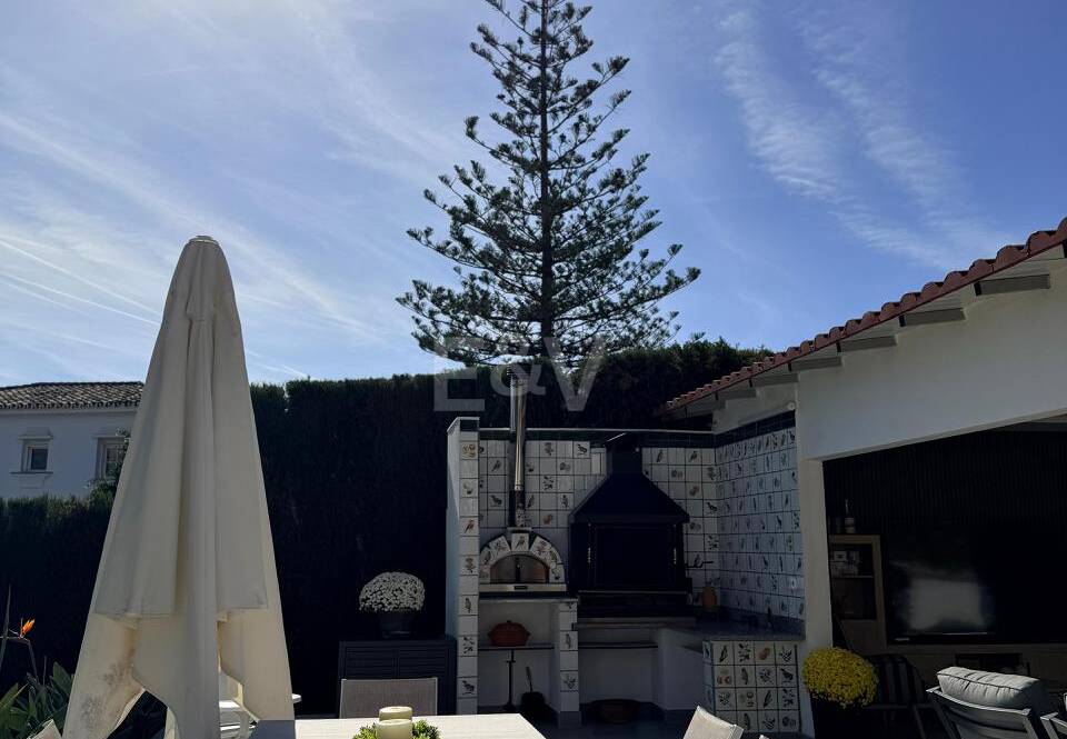 Boutique-Style Luxury Residence in El Paraíso Alto, Benahavís, Marbella for Long-term Rent – 8 Bedrooms, Exceptional Outdoor Living