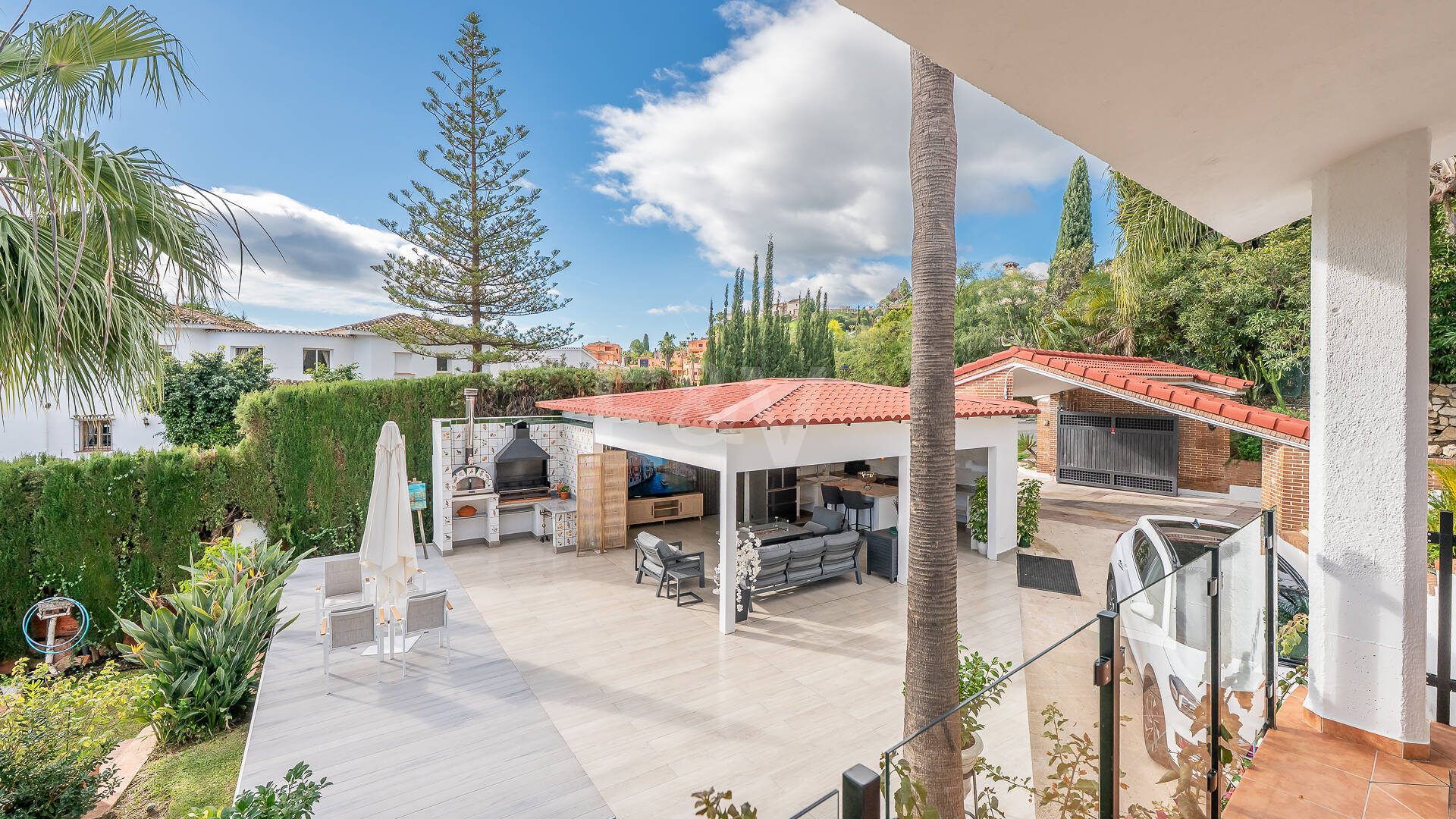 Boutique-Style Luxury Residence in El Paraíso Alto, Benahavís, Marbella for Long-term Rent – 8 Bedrooms, Exceptional Outdoor Living