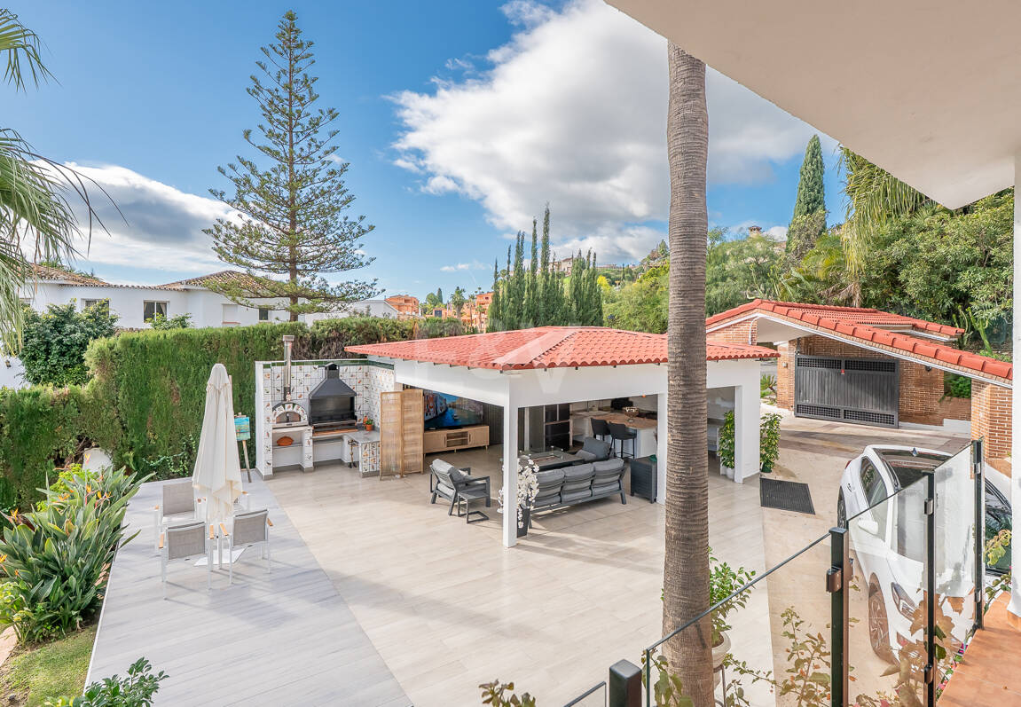 Boutique-Style Luxury Residence in El Paraíso Alto, Benahavís, Marbella for Long-term Rent – 8 Bedrooms, Exceptional Outdoor Living