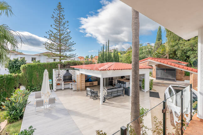 Boutique-Style Luxury Residence in El Paraíso Alto, Benahavís, Marbella for Long-term Rent – 8 Bedrooms, Exceptional Outdoor Living