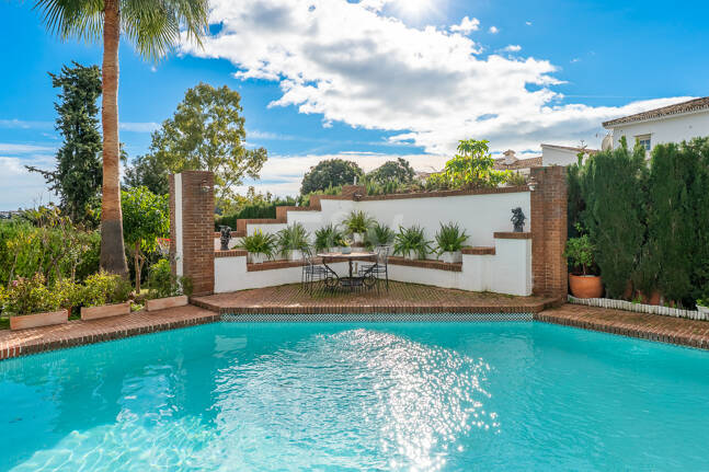 Boutique-Style Luxury Residence in El Paraíso Alto, Benahavís, Marbella for Long-term Rent – 8 Bedrooms, Exceptional Outdoor Living