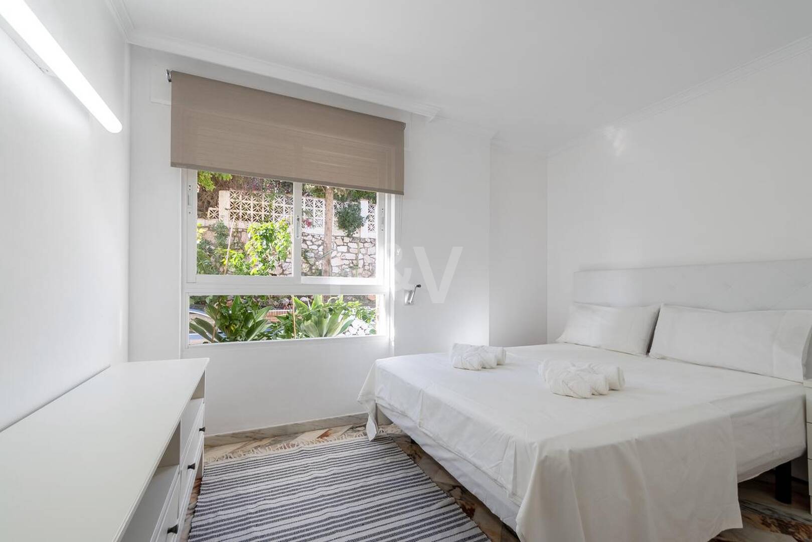 Boutique-Style Luxury Residence in El Paraíso Alto, Benahavís, Marbella for Long-term Rent – 8 Bedrooms, Exceptional Outdoor Living