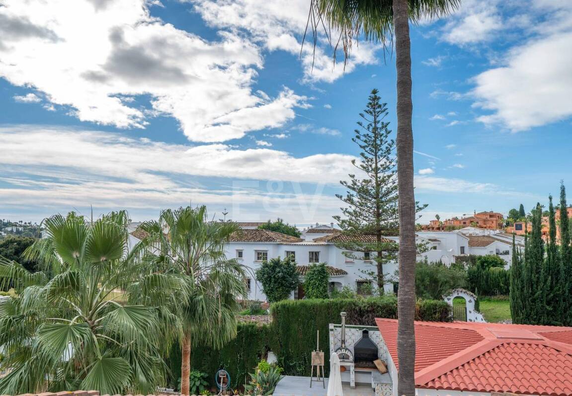 Boutique-Style Luxury Residence in El Paraíso Alto, Benahavís, Marbella for Long-term Rent – 8 Bedrooms, Exceptional Outdoor Living