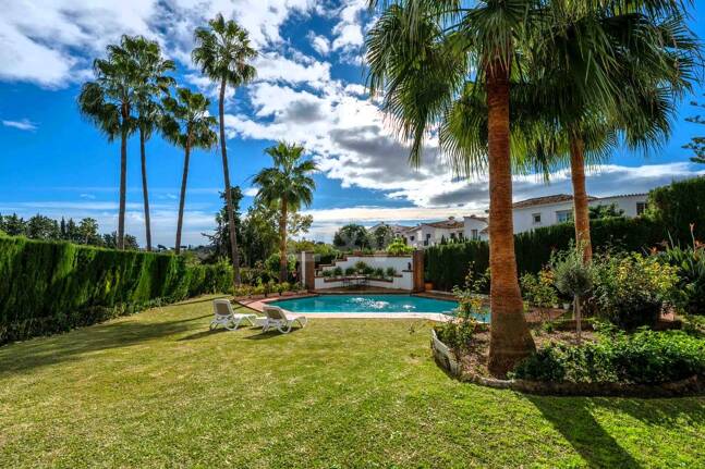 Boutique-Style Luxury Residence in El Paraíso Alto, Benahavís, Marbella for Long-term Rent – 8 Bedrooms, Exceptional Outdoor Living