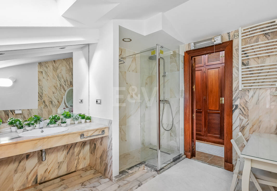 Boutique-Style Luxury Residence in El Paraíso Alto, Benahavís, Marbella for Long-term Rent – 8 Bedrooms, Exceptional Outdoor Living