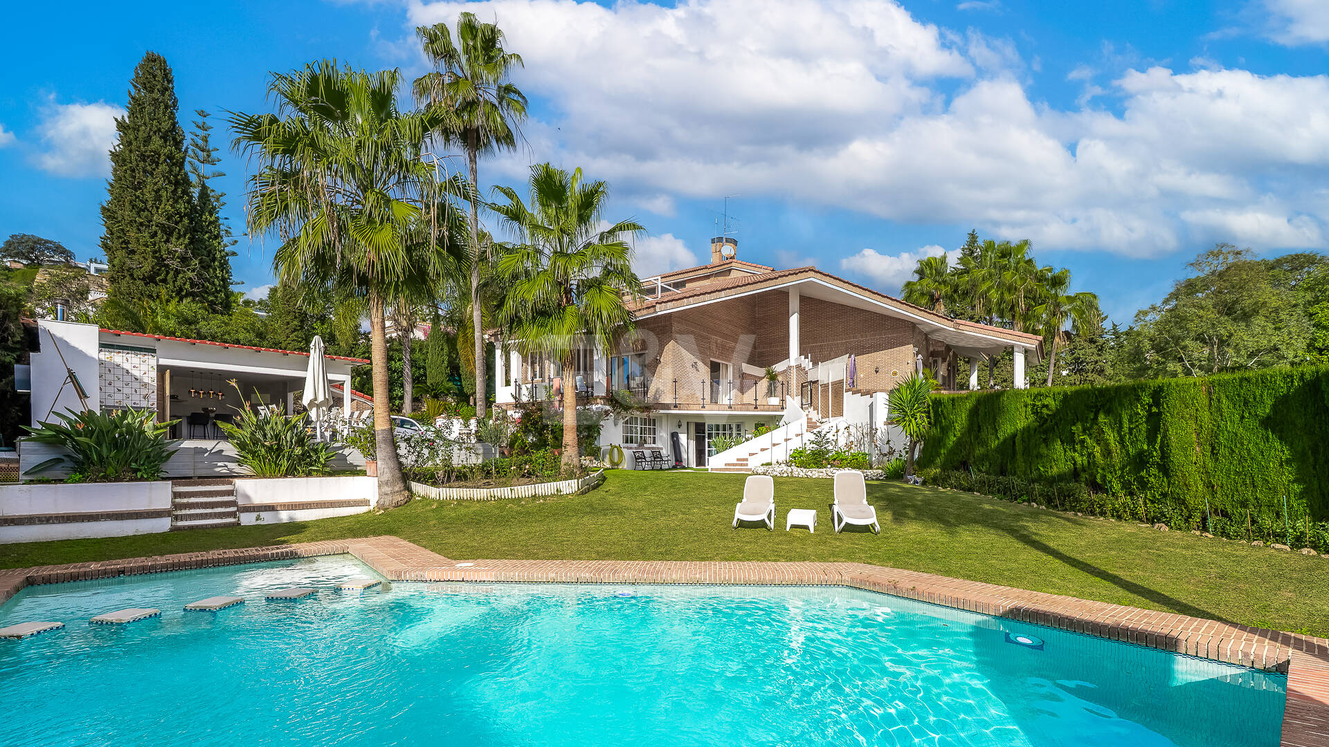 Boutique-Style Luxury Residence in El Paraíso Alto, Benahavís, Marbella for Long-term Rent – 8 Bedrooms, Exceptional Outdoor Living