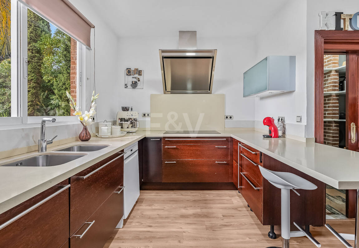 Boutique-Style Luxury Residence in El Paraíso Alto, Benahavís, Marbella for Long-term Rent – 8 Bedrooms, Exceptional Outdoor Living