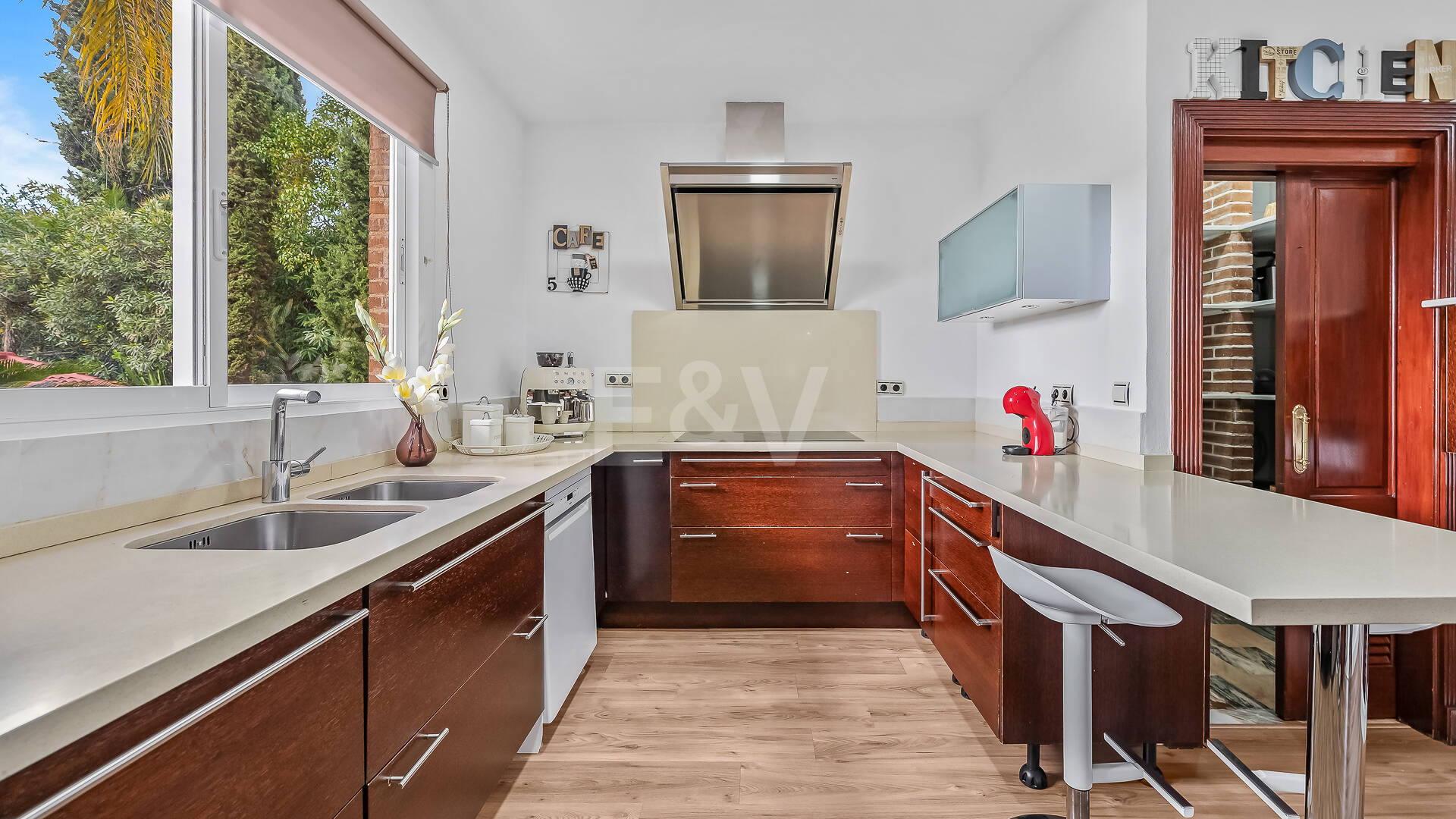 Boutique-Style Luxury Residence in El Paraíso Alto, Benahavís, Marbella for Long-term Rent – 8 Bedrooms, Exceptional Outdoor Living