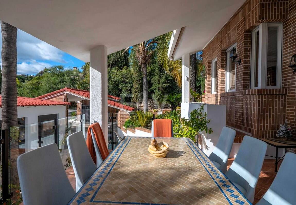 Boutique-Style Luxury Residence in El Paraíso Alto, Benahavís, Marbella for Long-term Rent – 8 Bedrooms, Exceptional Outdoor Living