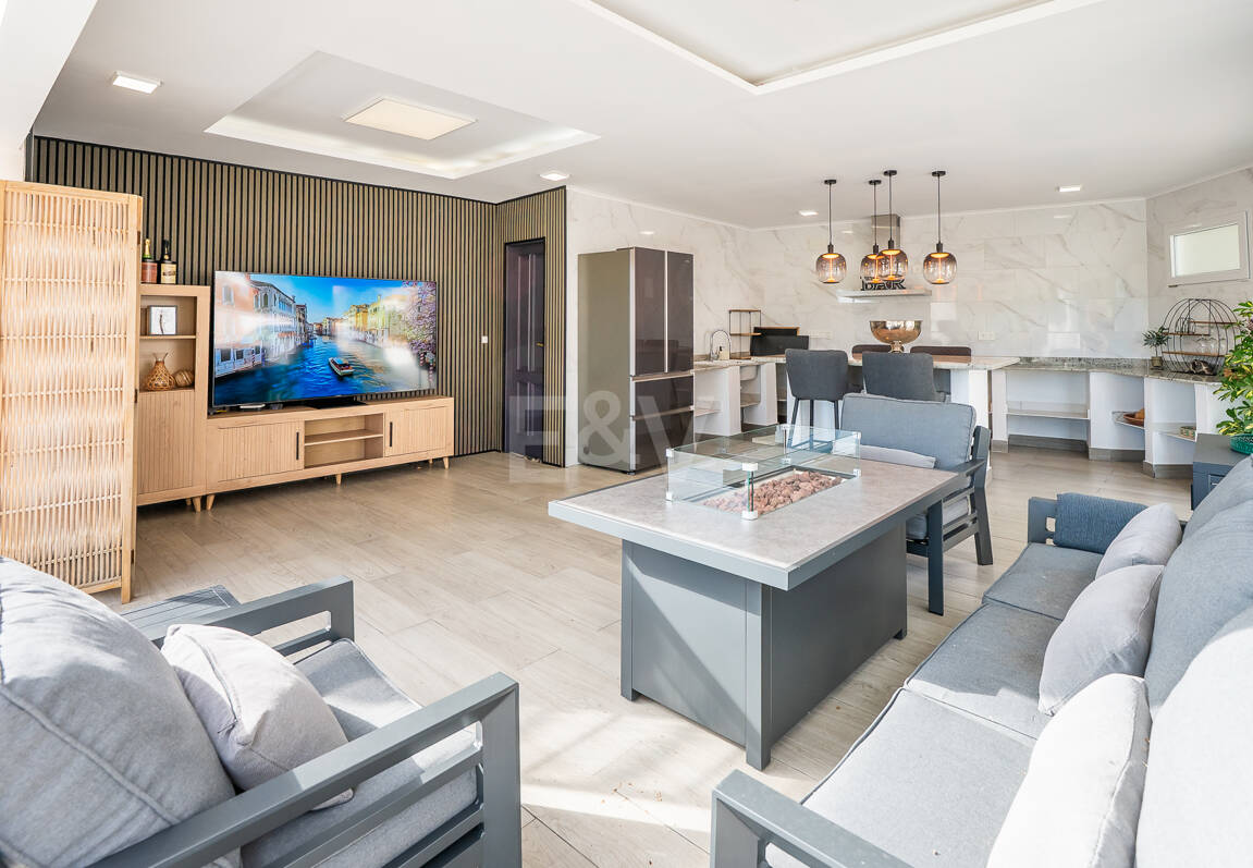 Boutique-Style Luxury Residence in El Paraíso Alto, Benahavís, Marbella for Long-term Rent – 8 Bedrooms, Exceptional Outdoor Living