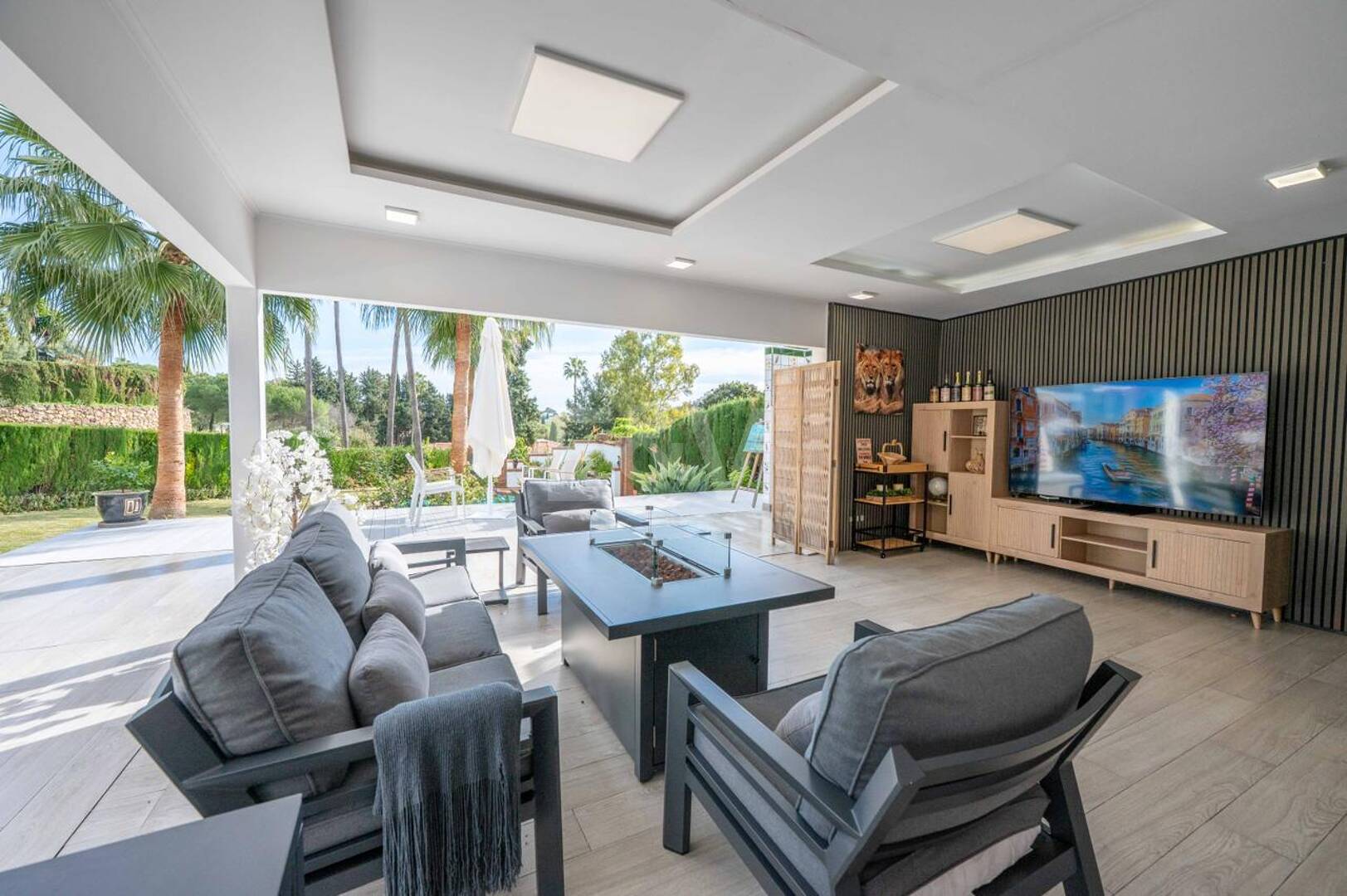 Boutique-Style Luxury Residence in El Paraíso Alto, Benahavís, Marbella for Long-term Rent – 8 Bedrooms, Exceptional Outdoor Living