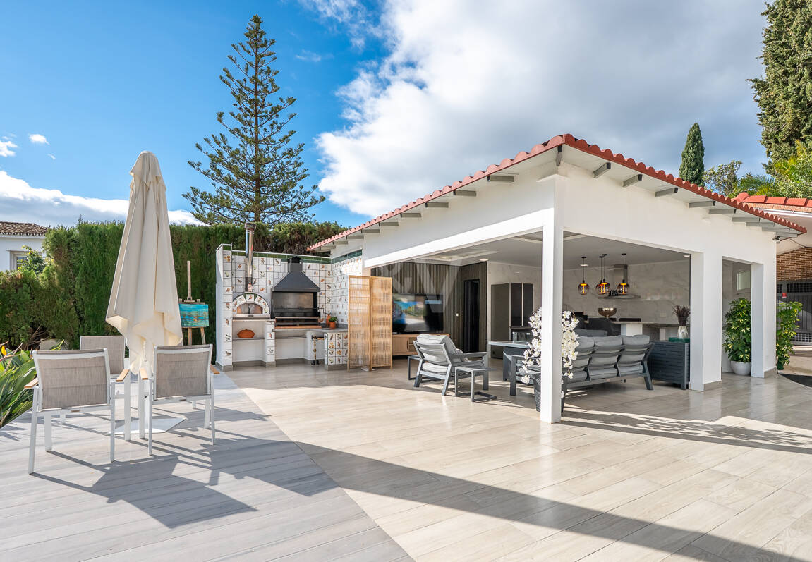Boutique-Style Luxury Residence in El Paraíso Alto, Benahavís, Marbella for Long-term Rent – 8 Bedrooms, Exceptional Outdoor Living