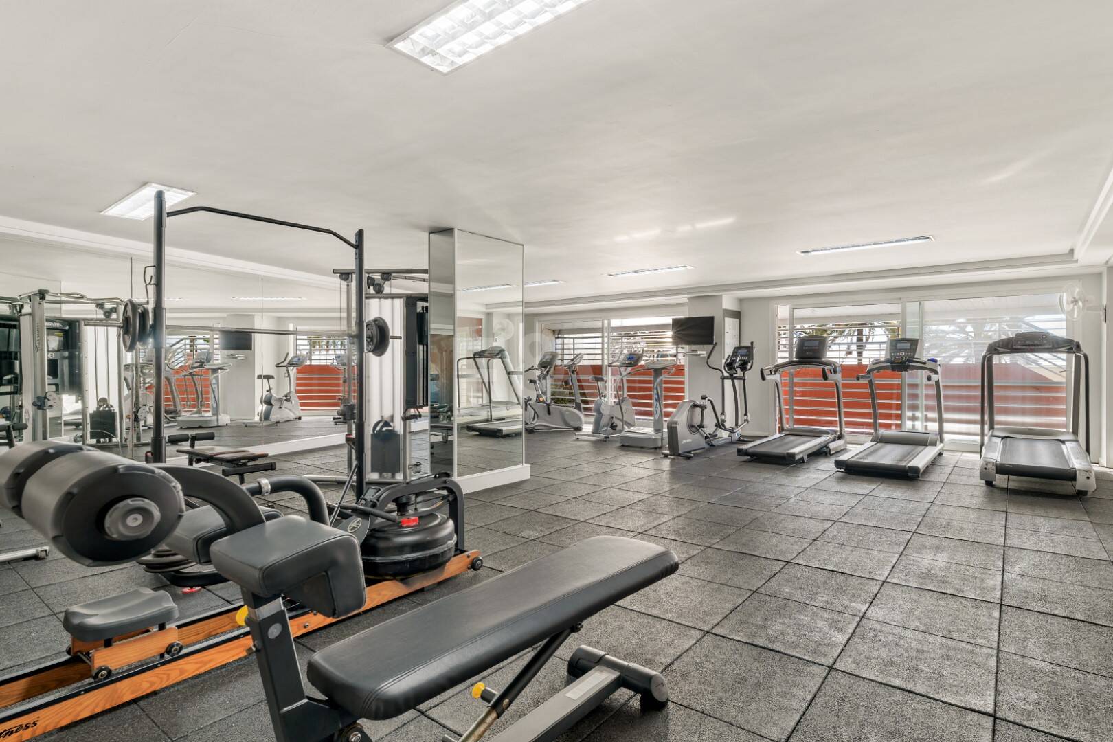 Appartement en front de mer avec accès direct promenade dans un complexe résidentiel Premium