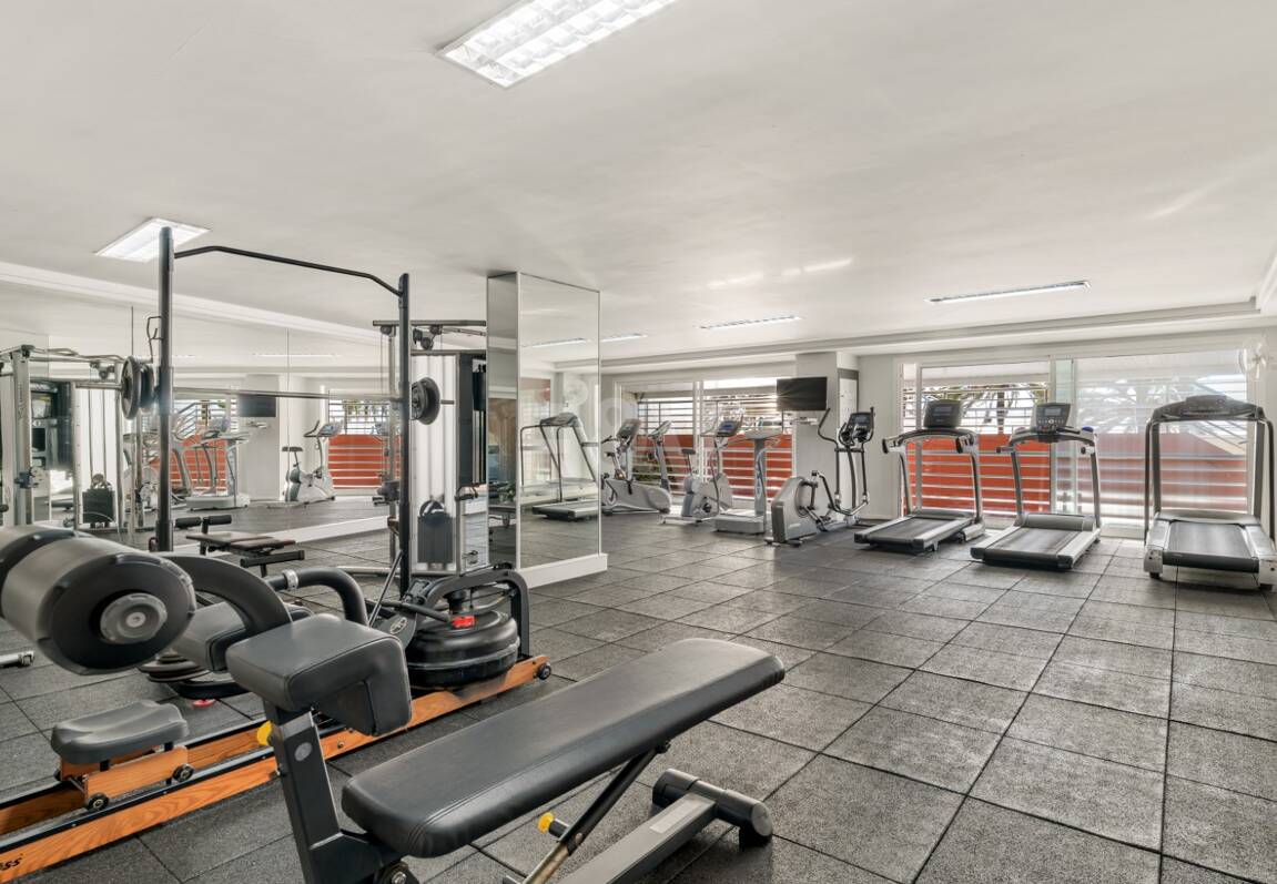 Apartamento frente al mar con acceso directo al paseo marítimo en complejo residencial premium