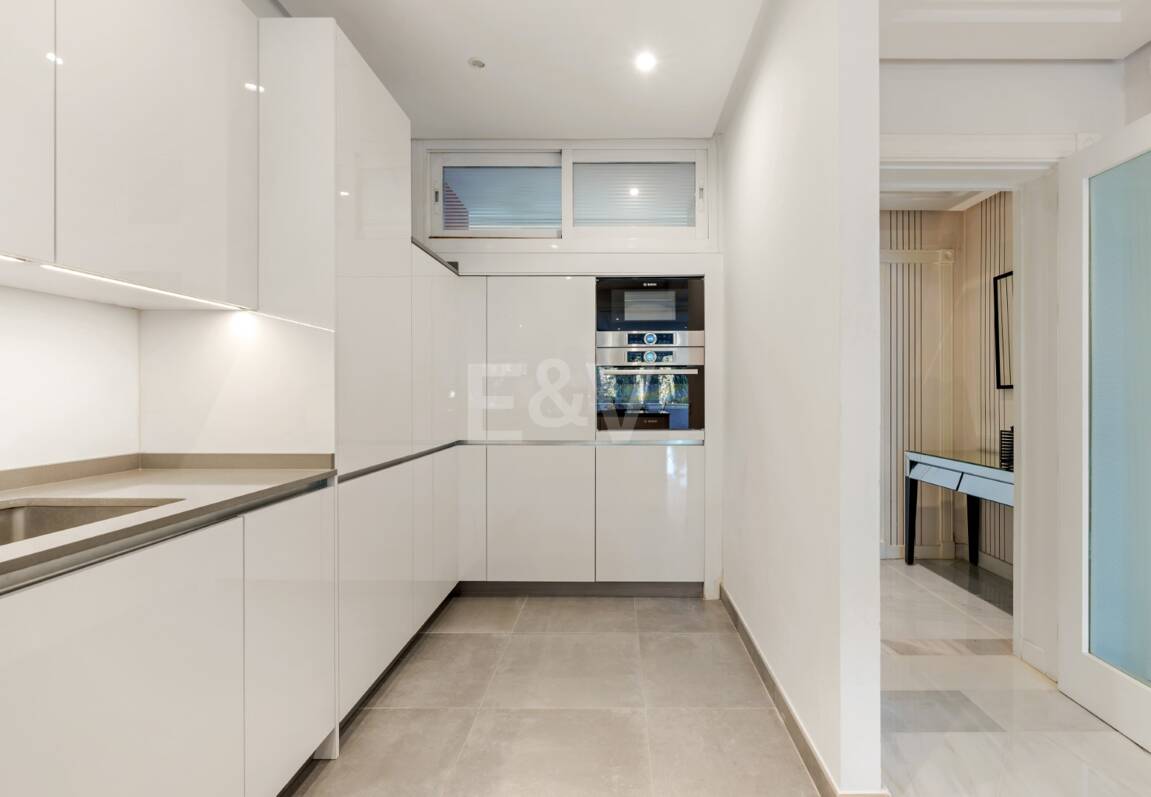 Apartamento frente al mar con acceso directo al paseo marítimo en complejo residencial premium