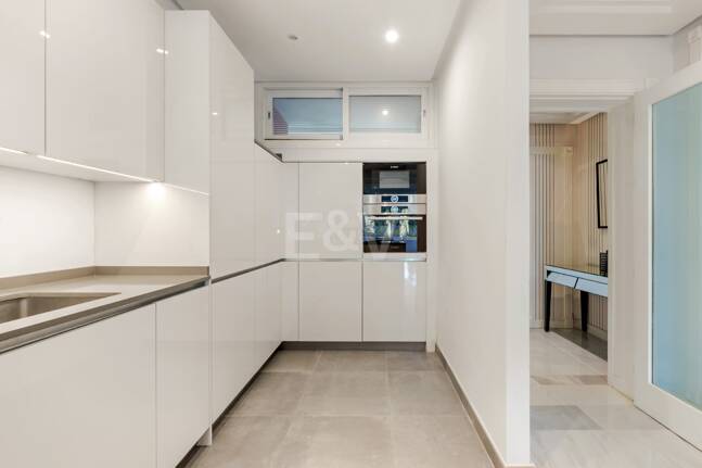 Apartamento frente al mar con acceso directo al paseo marítimo en complejo residencial premium