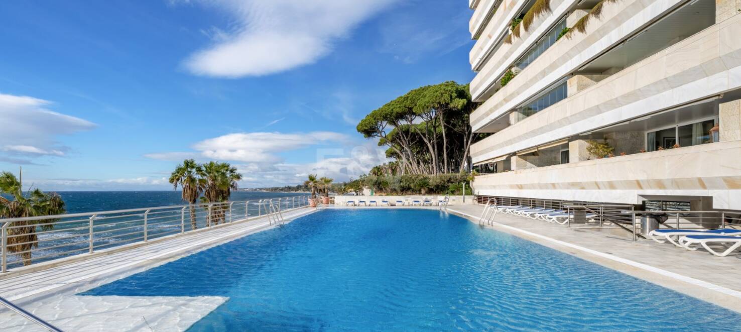 Apartamento frente al mar con acceso directo al paseo marítimo en complejo residencial premium