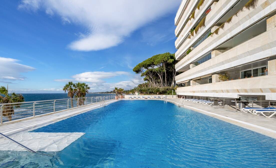 Apartamento frente al mar con acceso directo al paseo marítimo en complejo residencial premium