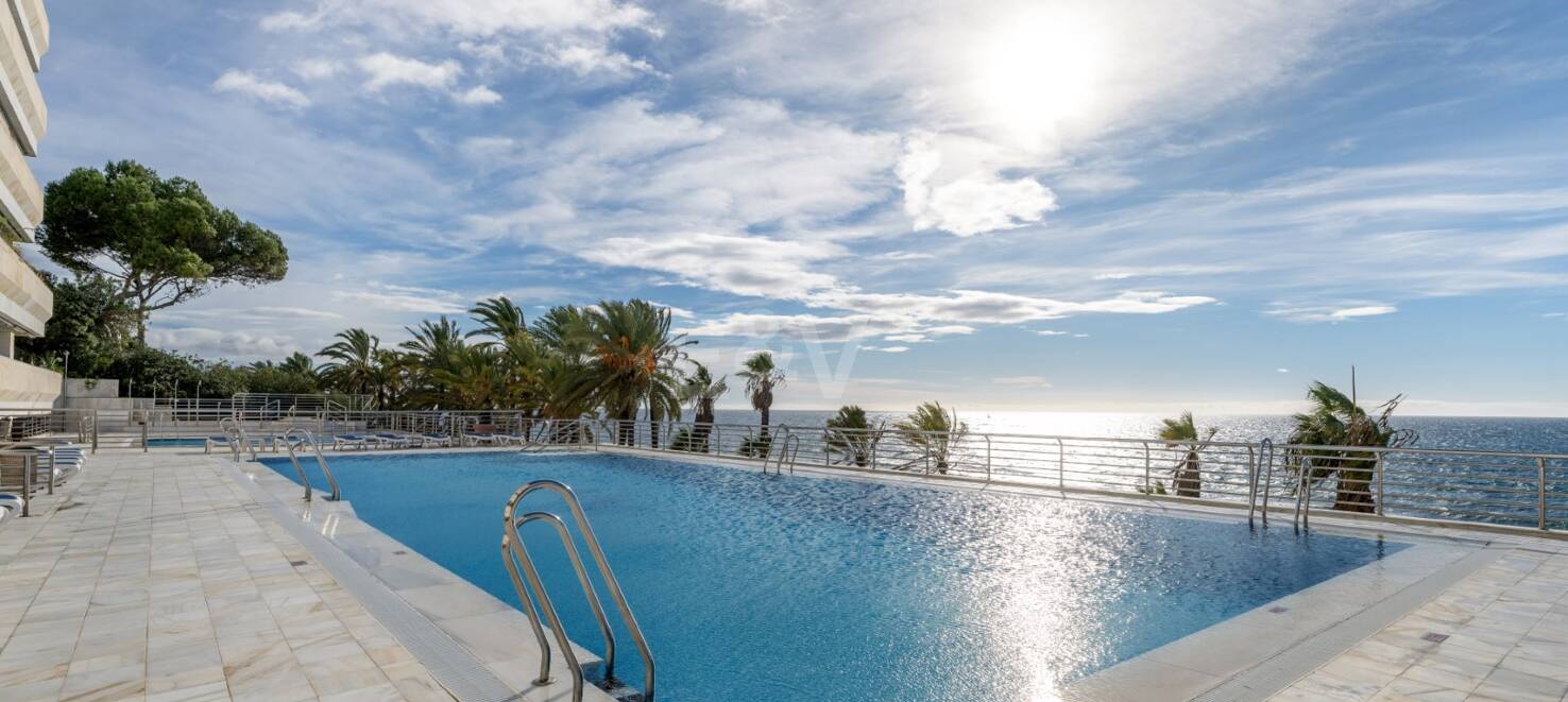 Apartamento frente al mar con acceso directo al paseo marítimo en complejo residencial premium