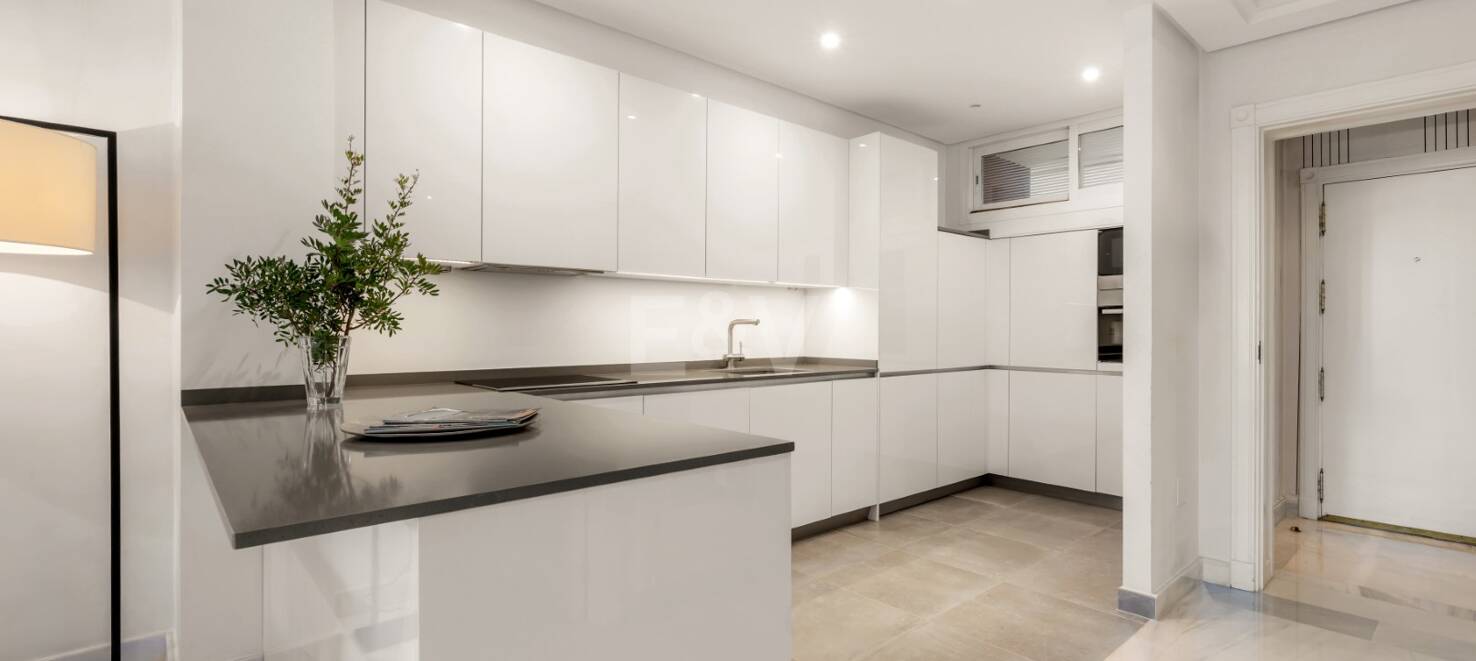 Apartamento frente al mar con acceso directo al paseo marítimo en complejo residencial premium