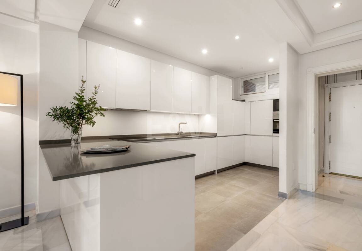 Apartamento frente al mar con acceso directo al paseo marítimo en complejo residencial premium