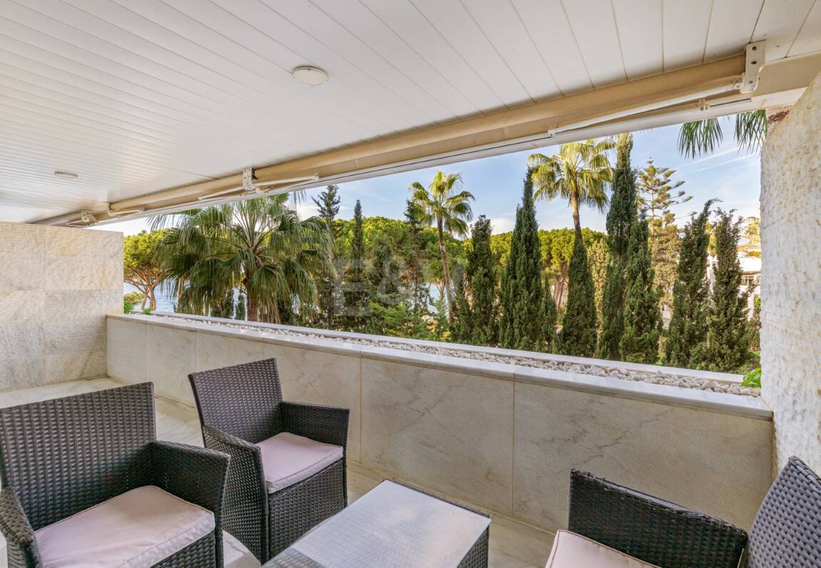 Apartamento frente al mar con acceso directo al paseo marítimo en complejo residencial premium